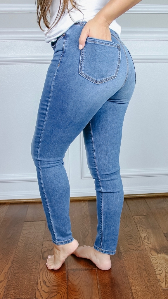 Sofia Jeans: The Best Jeans Under $25 featured by top US fashion blog, LuxMommy: Sofia Jeans by Sofia Vergara - Rosa Fit