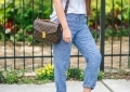 old navy linen pants, pochette metis, basic qhite tee, gucci sunglasses, colorful box sandals