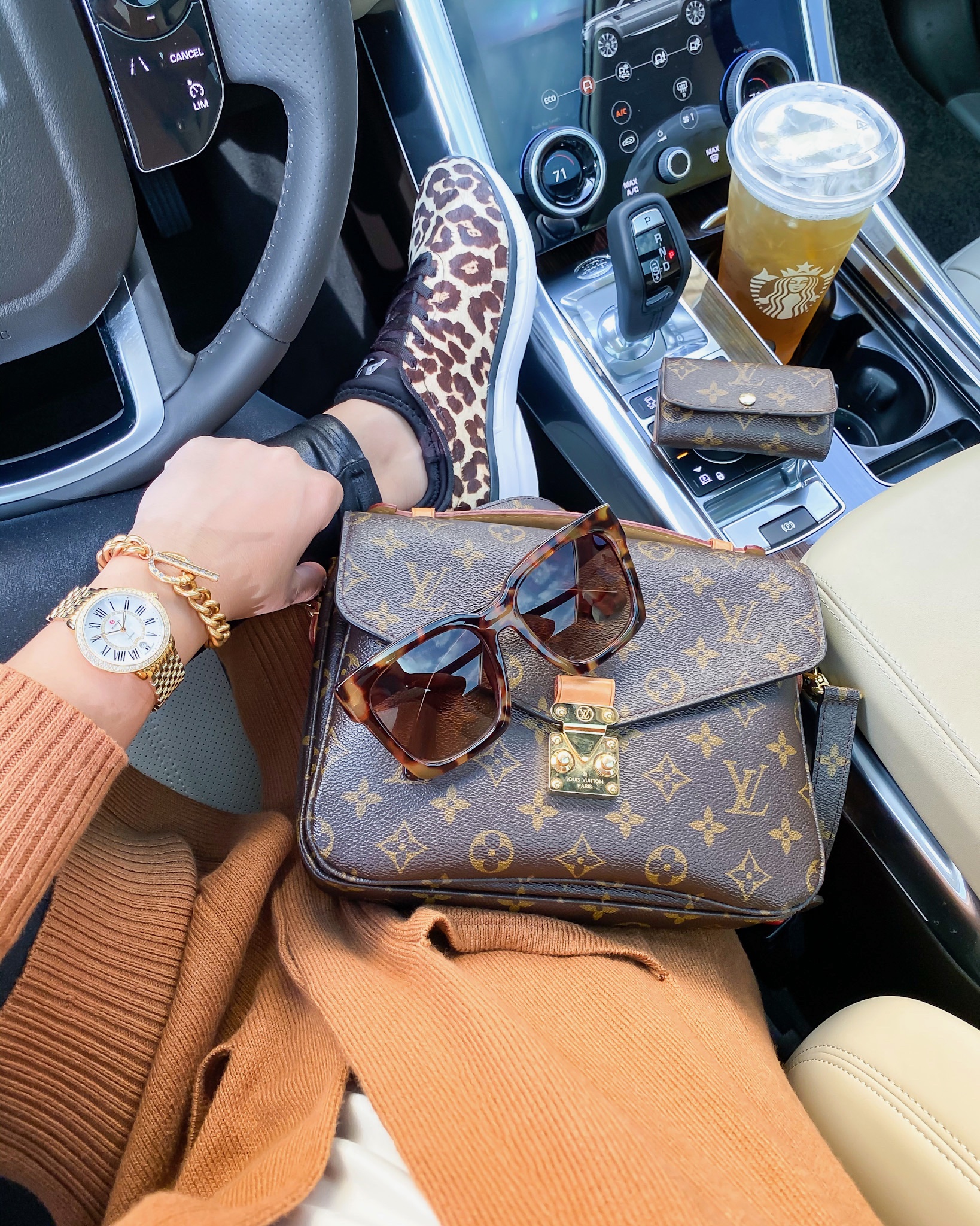 louis vuitton daily pouch outfit