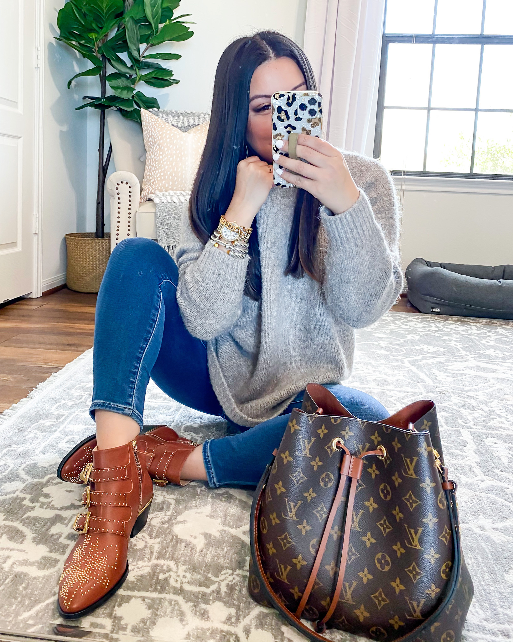 Louis Vuitton NeoNoe  Bag Review/What's In My Bag/What Fits