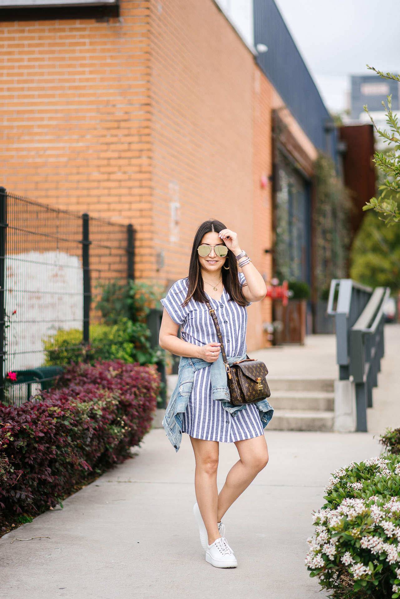 outfit inspiration, outfits spring, ootd, outfits casual, blogger outfits, louis  vuitton pochette meti…