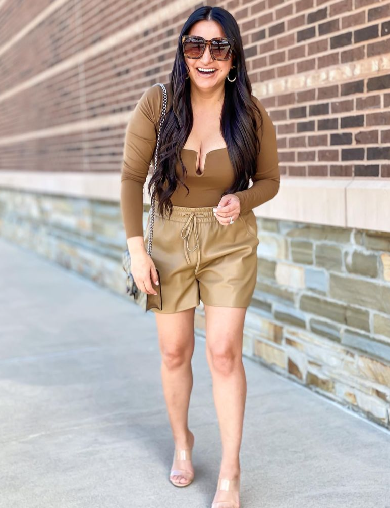 Houston top lifestyle blogger styling shorts