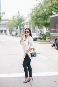 good American jeans, Valentino rock studs, ray ban sunglasses, Kendra Scott earrings, BP tunic, fall outfit