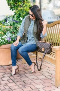 gingham shirt, pochette metis, schutz heels, vest, skinny jeans