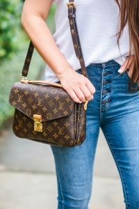 Camo flats and pochette metis