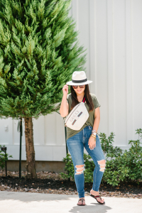 Houston top fashion blogger and youtuber, LuxMommy shares her favorite 5 accessories right now