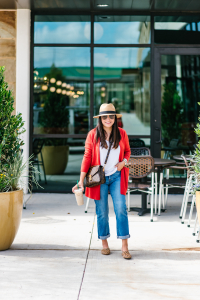 Houston top fashion blogger LuxMommg shares a cute casual fall outfit with madewell cardigan, louis vuitton pochette metis, madewell mules, basic bp tee and levi's mom jeans.