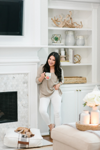 Houston top fashion blogger LuxMommy shares her living room tour