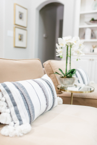 Houston top fashion blogger LuxMommy shares her living room tour