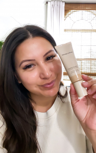 Houston top beauty and lifestyle blogger LuxMommy shares 10 minute makeup using only 5 products