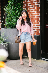 Houston top fashion and lifestyle blogger LuxMommy shares her go to summer style
