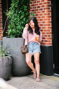 Houston top fashion and lifestyle blogger LuxMommy shares her go to summer style