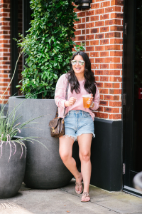 Houston top fashion and lifestyle blogger LuxMommy shares her go to summer style