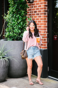 Houston top fashion and lifestyle blogger LuxMommy shares her go to summer style