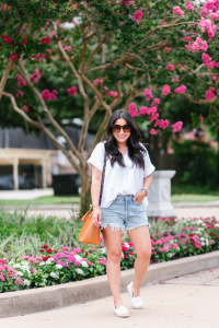 Houston top fashion blogger LuxMommy shares the best summer fashion essentials