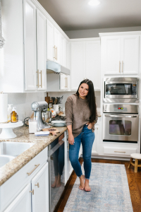 Houston top fashion and lifestyle blogger LuxMommy bakes cookies with her kids and shares some new Walmart Home finds including the most beautiful affordable washable rug