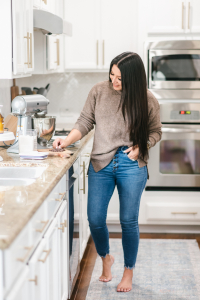 Houston top fashion and lifestyle blogger LuxMommy bakes cookies with her kids and shares some new Walmart Home finds including the most beautiful affordable washable rug