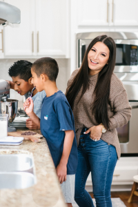 Houston top fashion and lifestyle blogger LuxMommy bakes cookies with her kids and shares some new Walmart Home finds including the most beautiful affordable washable rug