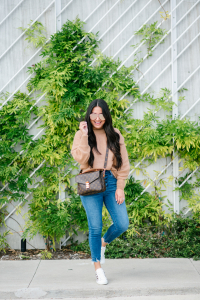 Houston top fashion and lifestyle blogger LuxMommy shares the perfect cute and casual easy fall style with a cozy fall sweater from everlane, abercrombie jeans, louis vuitton sneakers, amazon sunglasses and Louis Vuitton pochette metis