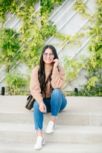 Houston top fashion and lifestyle blogger LuxMommy shares the perfect cute and casual easy fall style with a cozy fall sweater from everlane, abercrombie jeans, louis vuitton sneakers, amazon sunglasses and Louis Vuitton pochette metis