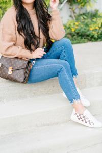 Houston top fashion and lifestyle blogger LuxMommy shares the perfect cute and casual easy fall style with a cozy fall sweater from everlane, abercrombie jeans, louis vuitton sneakers, amazon sunglasses and Louis Vuitton pochette metis