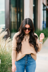 Houston top fashion and lifestyle blogger LuxMommy shares the perfect cashmere sweater you need now and a fall outfit of the day