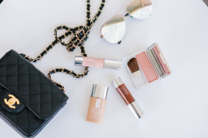 Houston top fashion and lifestyle blogger LuxMommy shares the best holiday beauty must haves from Clinique.