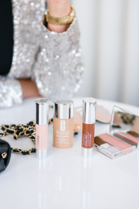 Houston top fashion and lifestyle blogger LuxMommy shares the best holiday beauty must haves from Clinique.