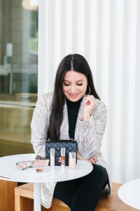 Houston top fashion and lifestyle blogger LuxMommy shares the best holiday beauty must haves from Clinique.
