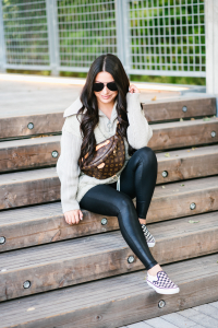 Houston top fashion and lifestyle blogger shares the perfect cozy and casual pullover