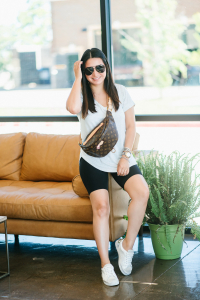 houston top fashion and lifestyle blogger LuxMommy shares how to style the Louis Vuitton bumbag
