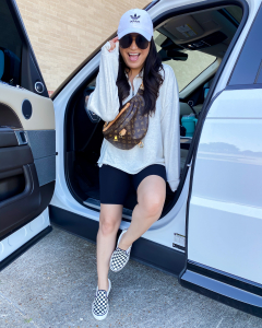 houston top fashion and lifestyle blogger LuxMommy shares how to style the Louis Vuitton bumbag