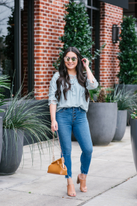 Houston top fashion and lifestyle blogger LuxMommy shares the perfect spring top and other fashion finds from Amazon