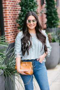 Houston top fashion and lifestyle blogger LuxMommy shares the perfect spring top and other fashion finds from Amazon