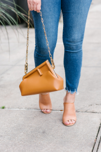 Houston top fashion and lifestyle blogger LuxMommy shares the perfect spring top and other fashion finds from Amazon