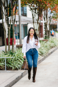 Houston top fashion and lifestyle blogger LuxMommy shares the top 5 louis vuitton classic handbags including the Louis Vuitton neverfull, alma, speedy, capucines and pochette metis